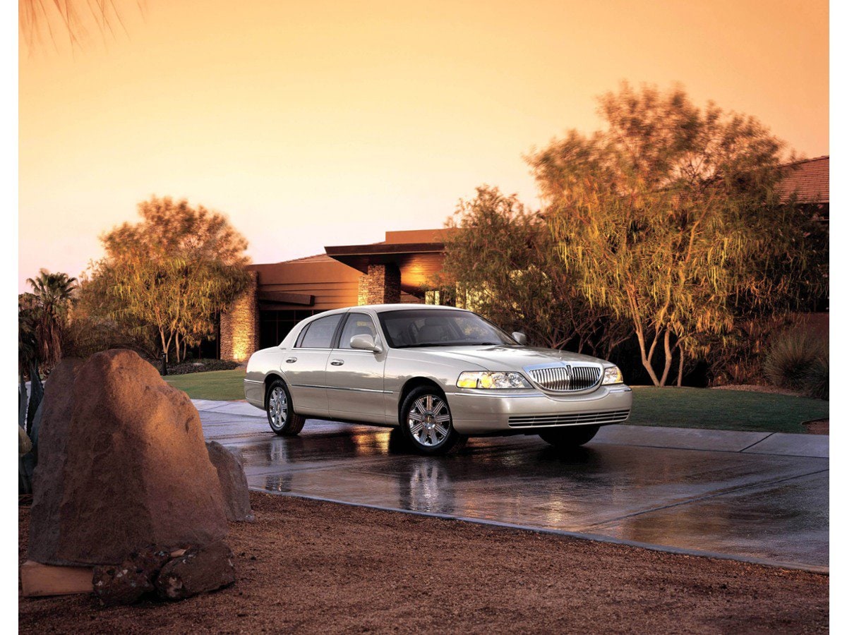 lincoln town car 2005 1LNHM81W35Y658375 image lincoln town car 2005 1LNHM81W35Y658375 image